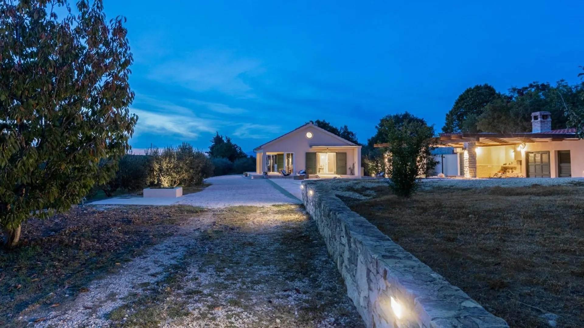 Villa Oliveto With Pool Donji Kasic