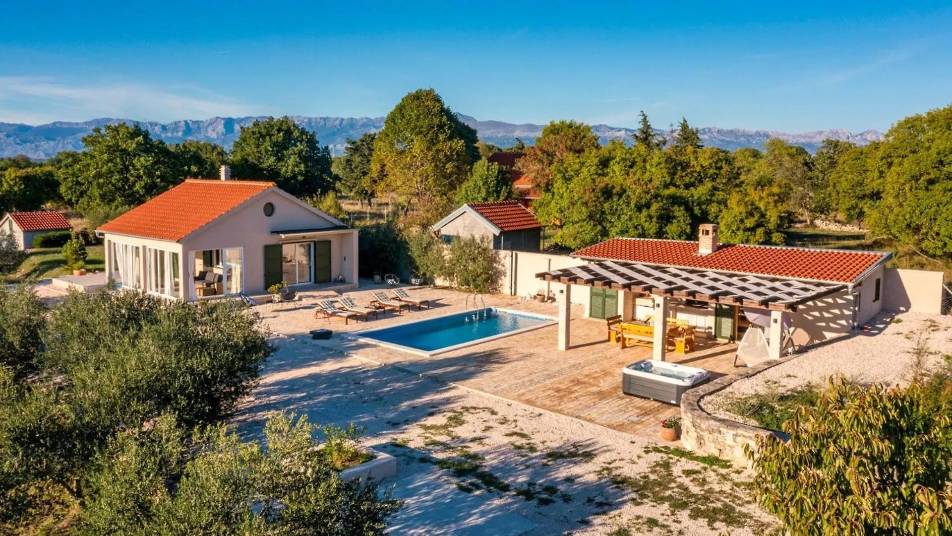 Villa Oliveto With Pool Donji Kasic